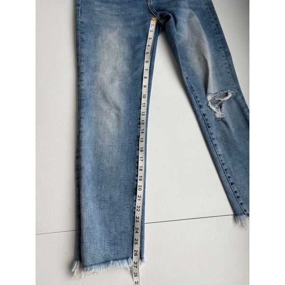 Vervet Crop Jeans Distressed Frayed Hem Denim Casual Light Wash Size 28 - Picture 6 of 7